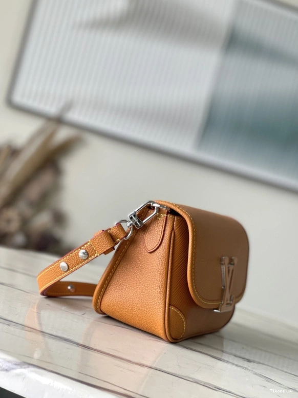 Affordable BUCI LOUIS VUITTON 0805